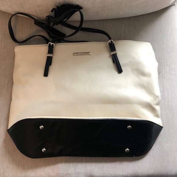 Nine West Handbags - Ninewest Women’s side bag